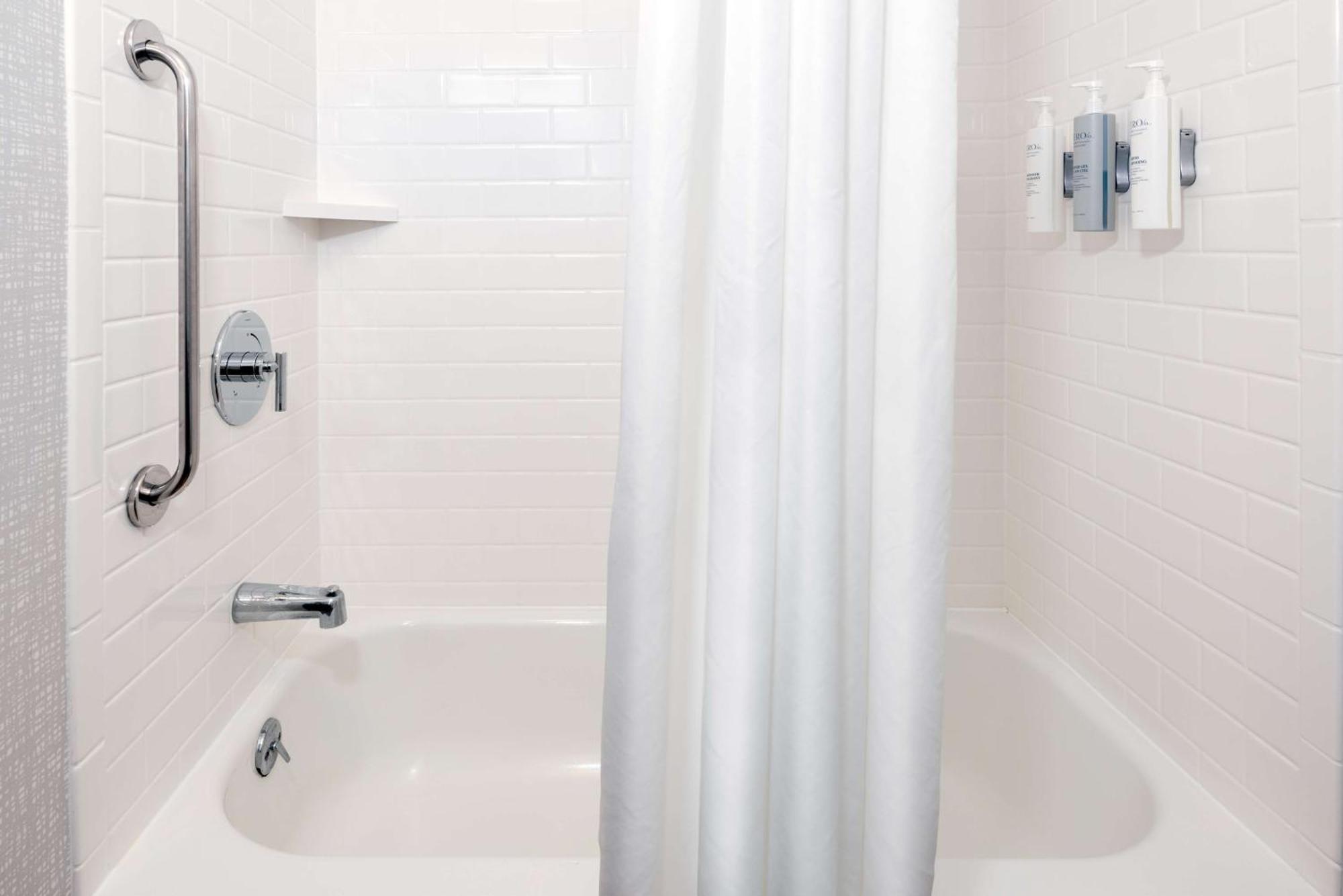 Hampton Inn Coventry-Warwick Area Ngoại thất bức ảnh
